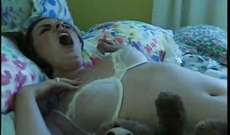 Hottie likes to xxx pic masturbate.
